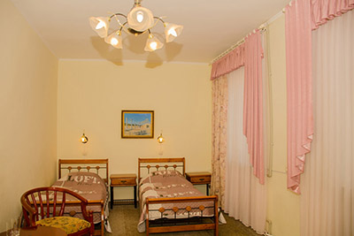 Гостевой Дом в Севастополе. Двухместная улучшенная гостевая комната.